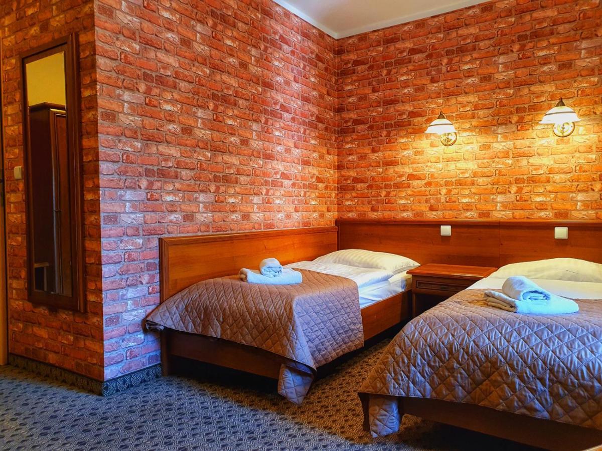 Hotel Zamkowy Mlyn Krapkowice Exteriör bild