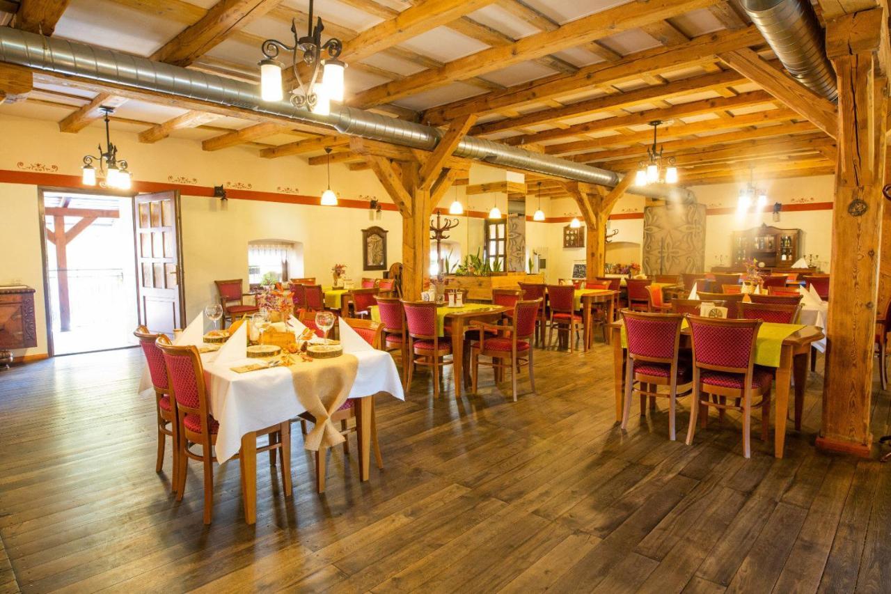 Hotel Zamkowy Mlyn Krapkowice Exteriör bild