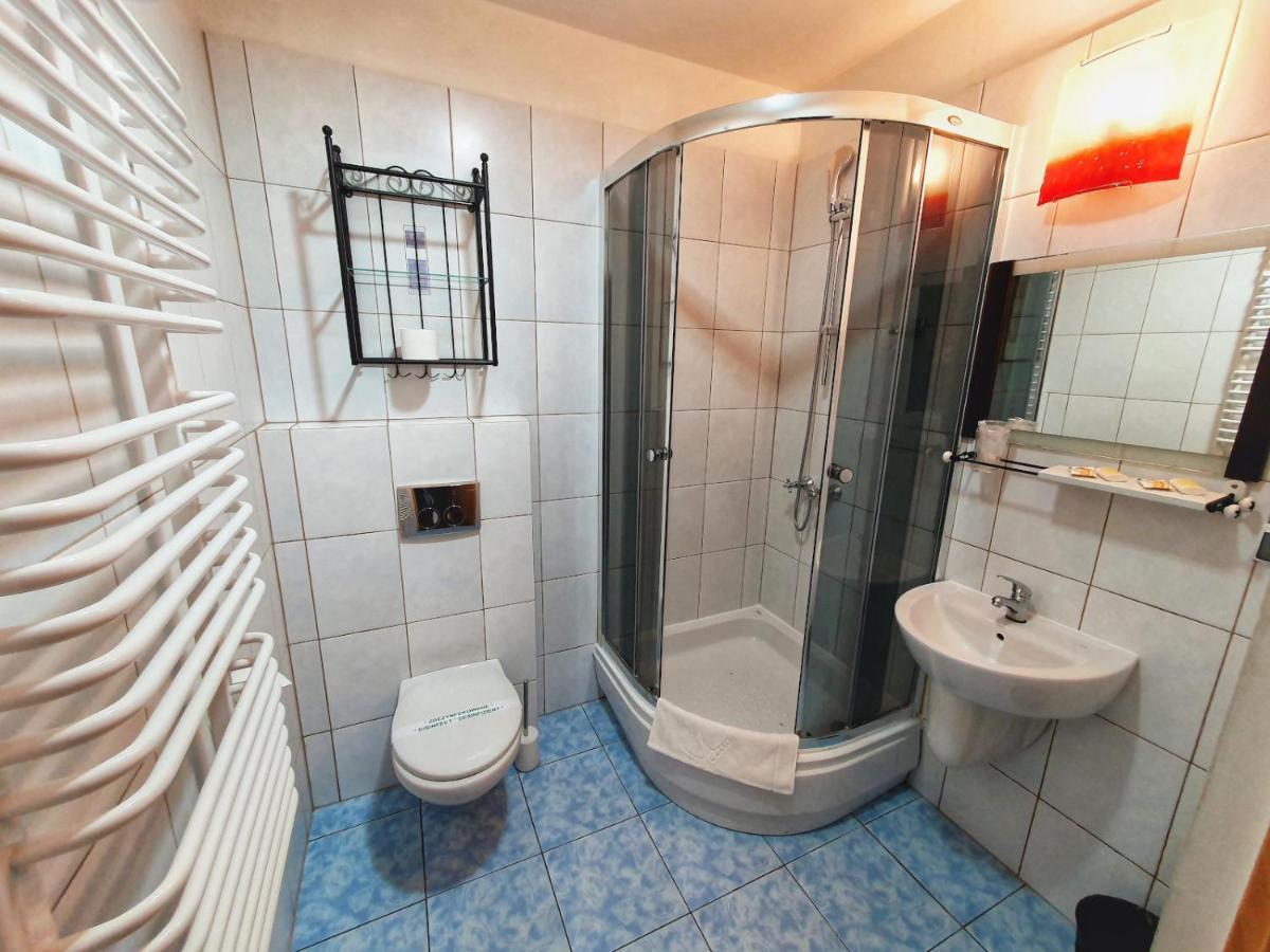 Hotel Zamkowy Mlyn Krapkowice Exteriör bild