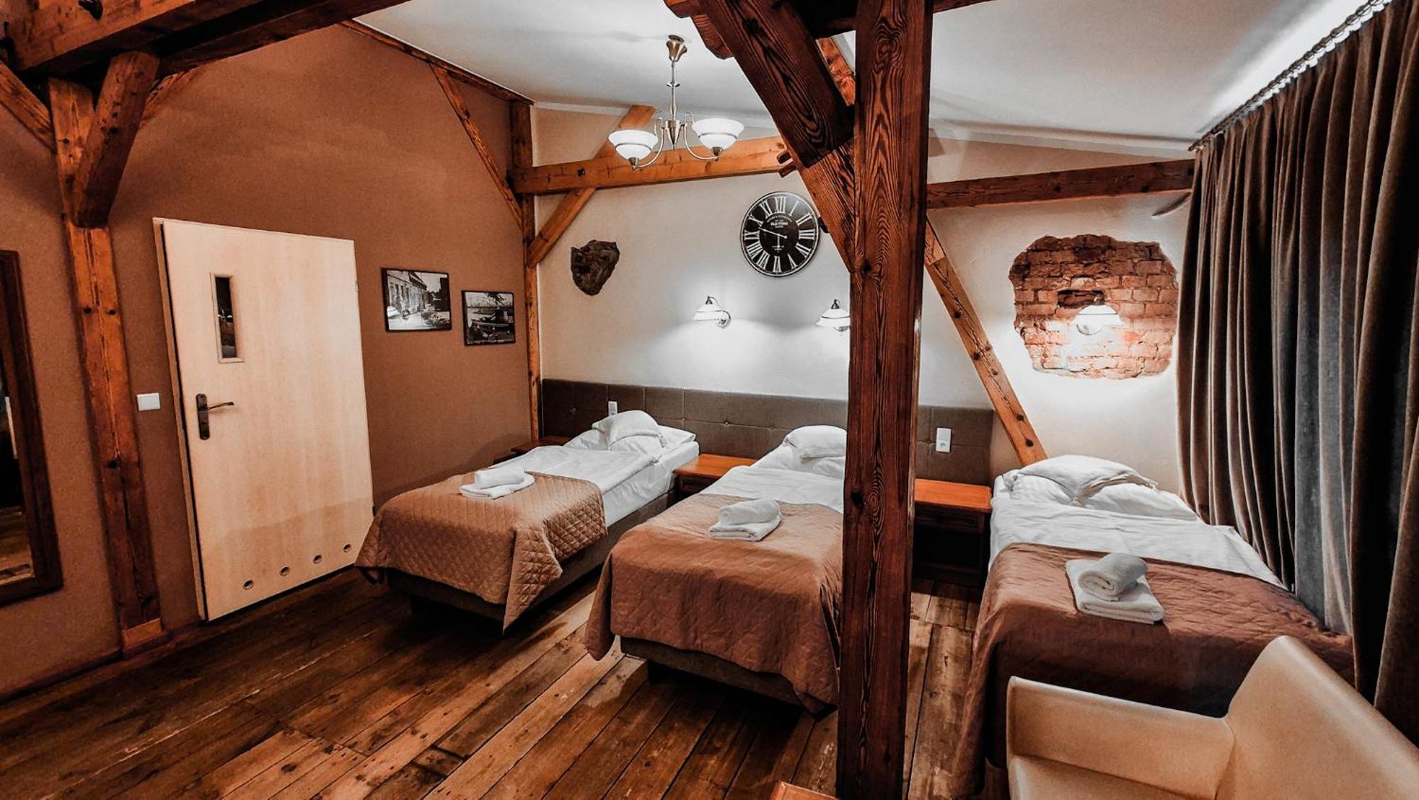 Hotel Zamkowy Mlyn Krapkowice Exteriör bild
