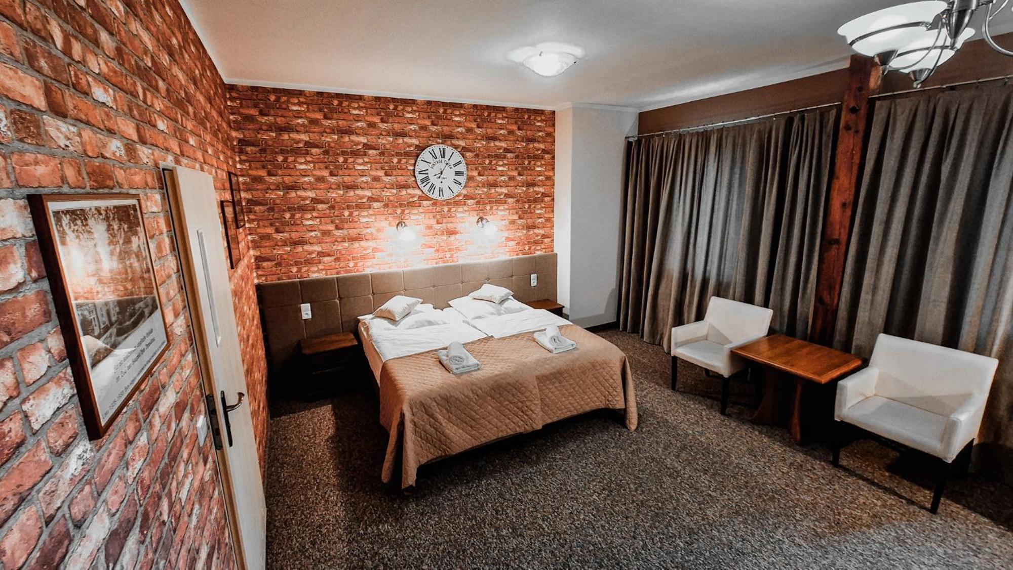 Hotel Zamkowy Mlyn Krapkowice Exteriör bild