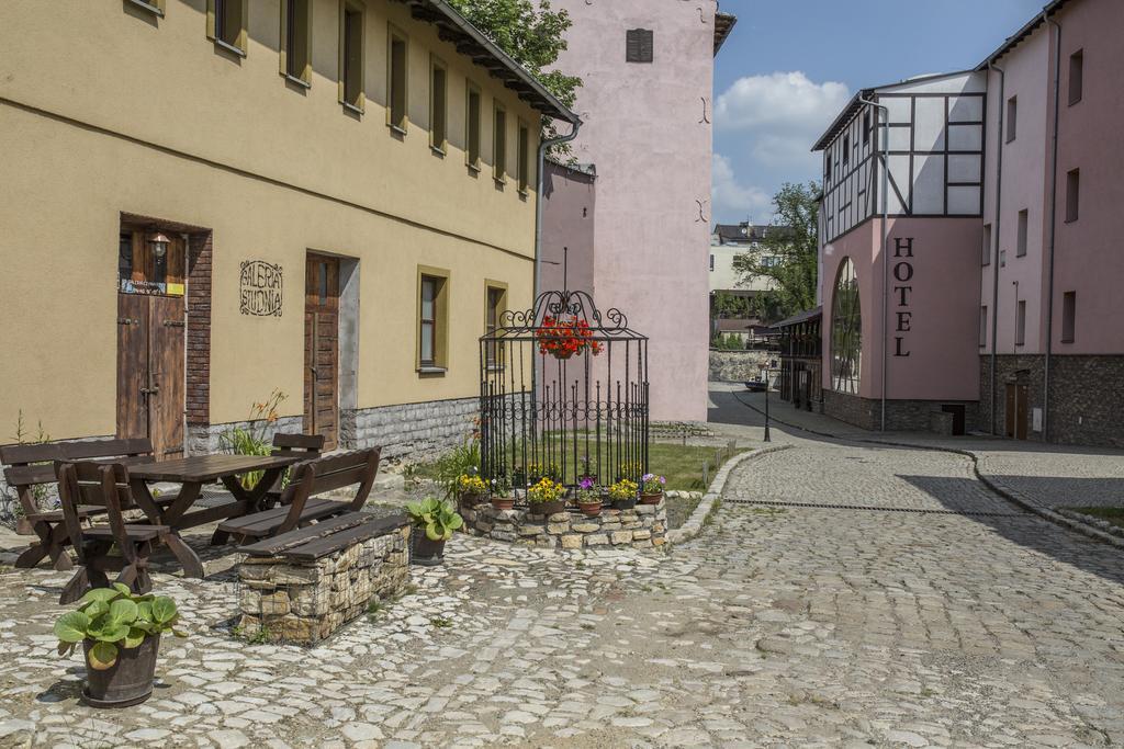 Hotel Zamkowy Mlyn Krapkowice Exteriör bild