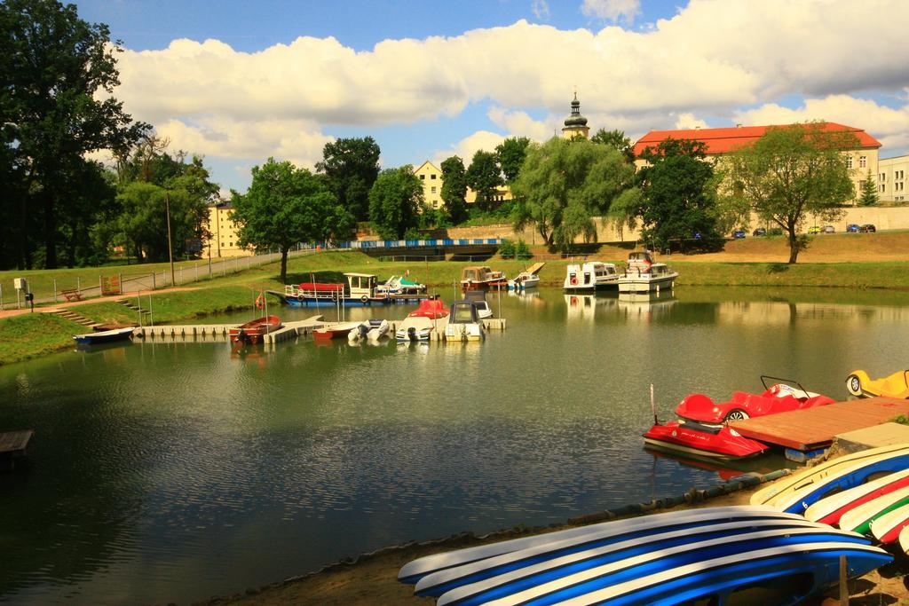 Hotel Zamkowy Mlyn Krapkowice Exteriör bild