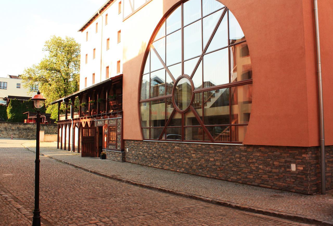 Hotel Zamkowy Mlyn Krapkowice Exteriör bild